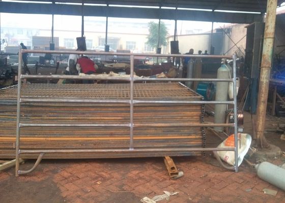 High Strength Steel Cattle Fence Waterproof With Metal Frame Material