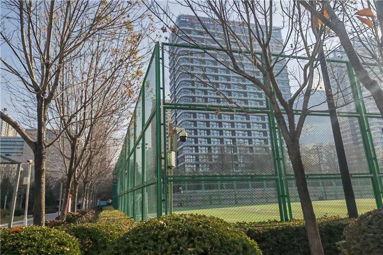 Factory Direct High Security Galvanized Diamond Wire Mesh Chain Link Fence For Football Pitch